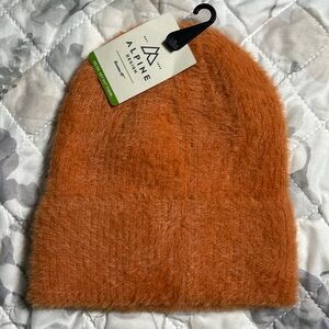 NWT Alpine Design fuzzy rib beanie
